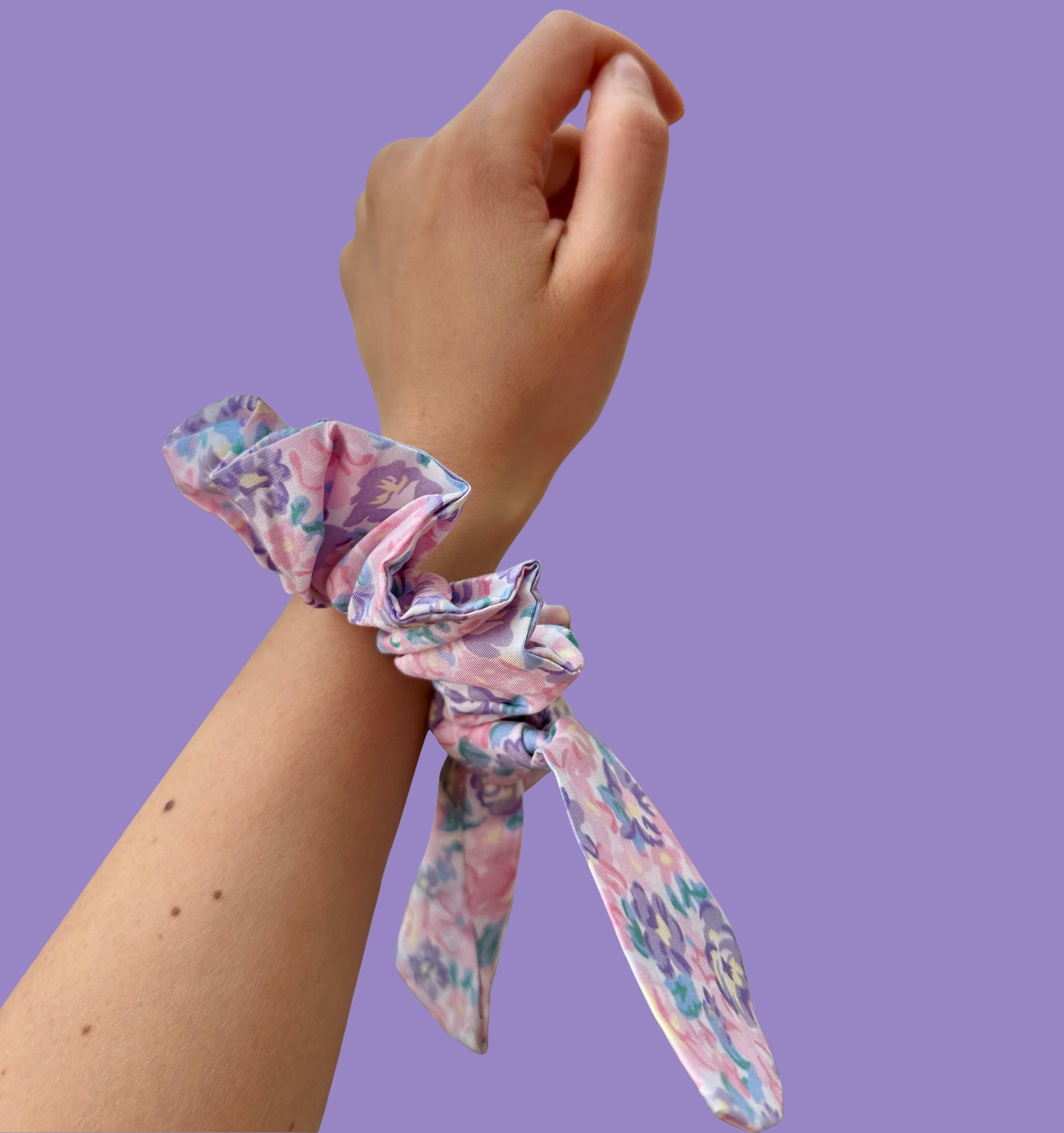 Petite Bow Scrunchie- Juliette